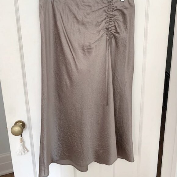 Rails satin skirt in color Tan. size L - Picture 1 of 3
